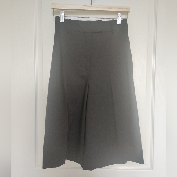 H&M Premium Selection Pure Wool Dress Shorts - Picture 4 of 6